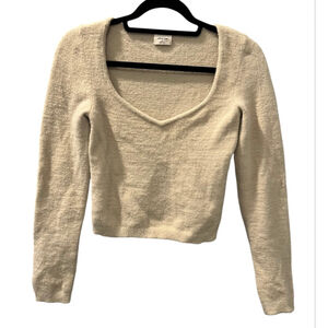 Aritzia Wilfred Free Ivory Size Medium Long Sleeve V-Neck Sweater Soft Stretchy